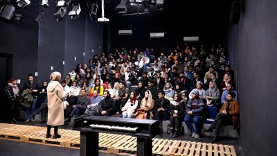 نمایش پس از | نشست پرسش و پاسخ عوامل نمایش «پس از» با دانشجویان ۴ دانشگاه تهران، شهید بهشتی، خوارزمی و خواجه نصیر برگزار شد. | عکس