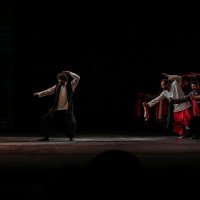 نمایش ذرات آشوب | «ذرات آشوب» به کمپین بازگرداندن خاک به جزیره هرمز پیوست. | عکس